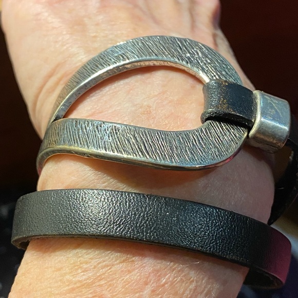 EUC SAACHI wrap bracelet,black leather band,pewter loop buckle - Picture 2 of 8